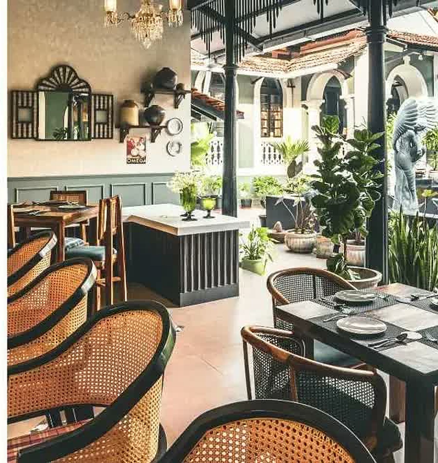 The garden dining room at House of Lloyd